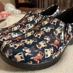 Easy Street Dog Print Slip-On Clogs EUC 8.5 Work Comfort Nursing Utility Fun